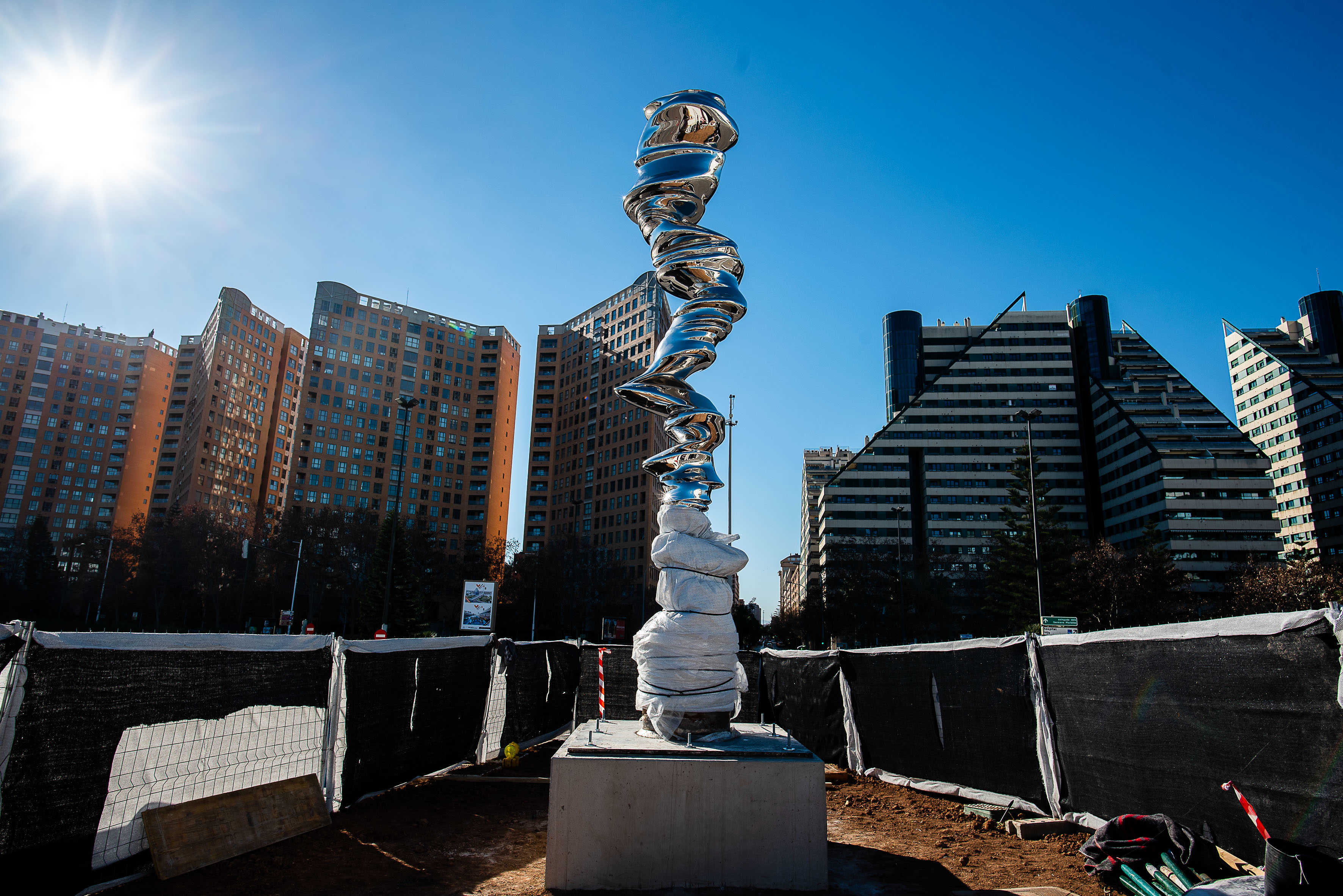 La escultura de Tony Cragg viaja al puente de Monteolivete