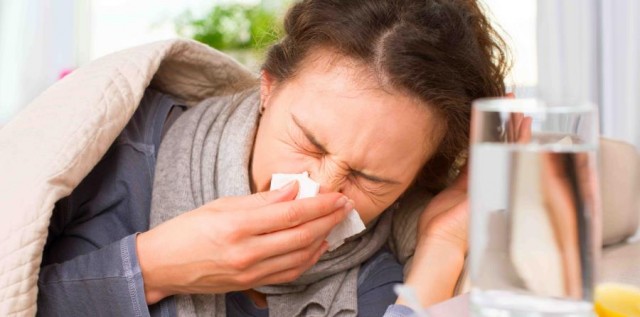 Las 10 recomendaciones a seguir ante un caso de gripe, según la SEIMC
