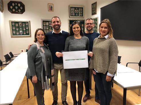 Castellón reparte 70.000 pulseras de Magdalena