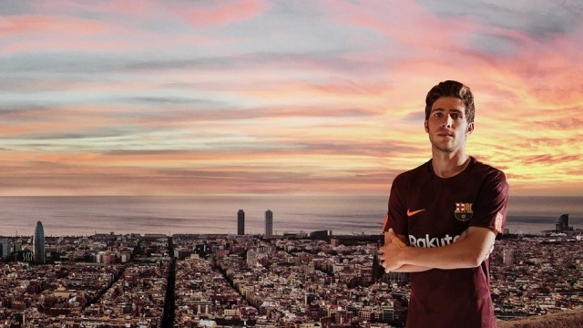  La tercera equipación del FC Barcelona, granate con detalles naranja en mosaico