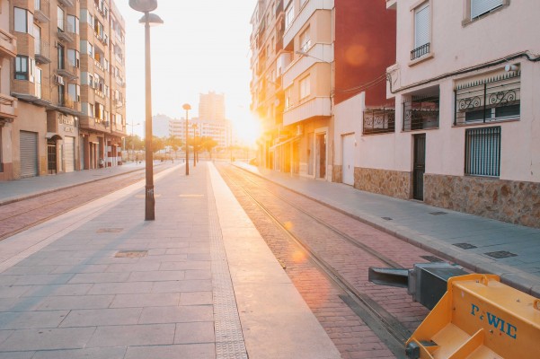 FGV iniciará este año las obras para que el tranvía a Nazaret esté concluido en 2021