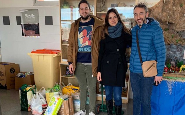 ULab entrega a la Fundación Nazaret el material recogido en su campaña solidaria