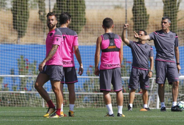 Muñiz cuenta con Saqh en el entrenamiento ante la baja de Iván López