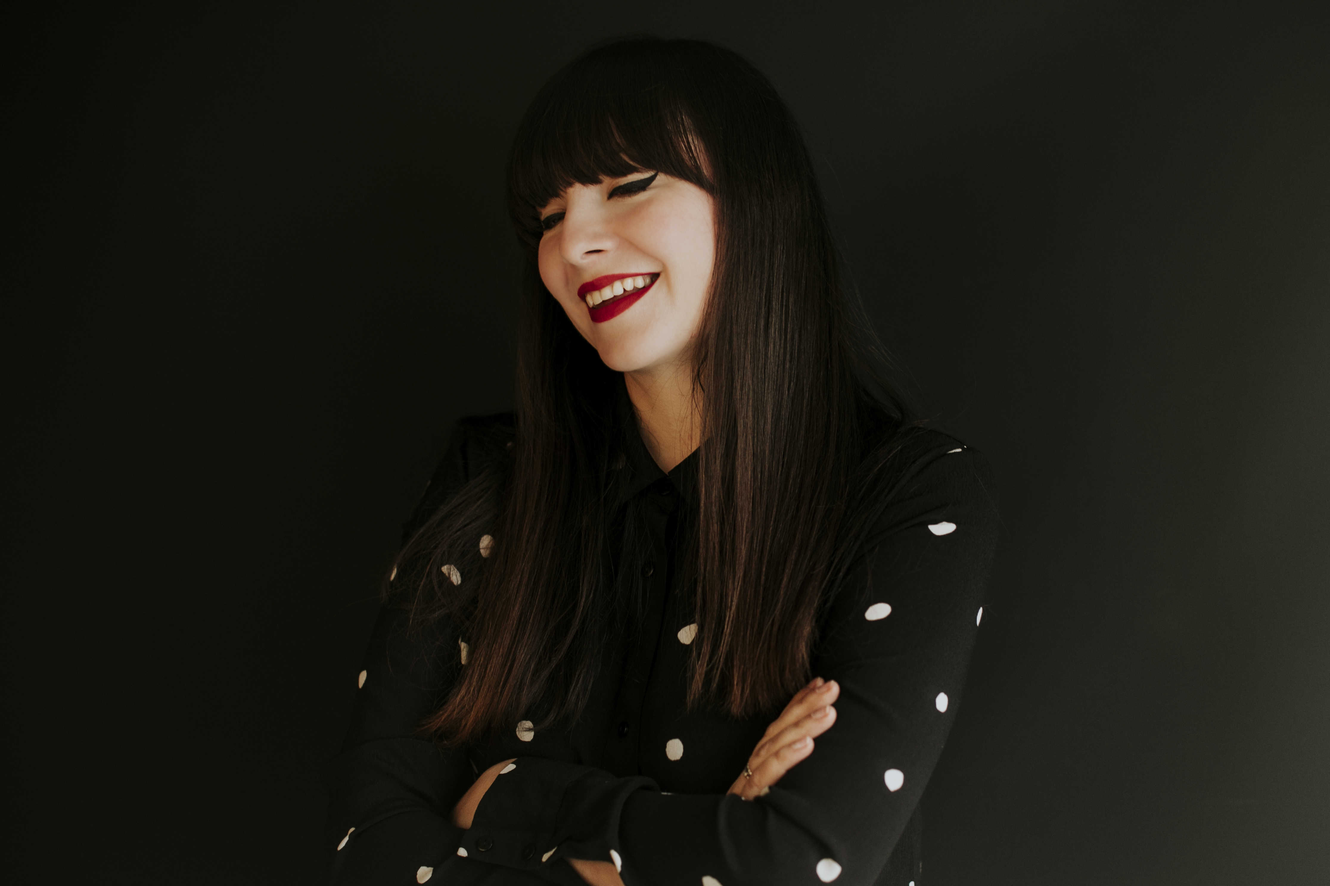 Alondra Bentley: “Cantar en castellano podría haber beneficiado mi carrera en España, pero mis prioridades son diferentes”