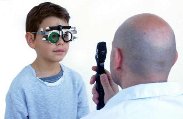 La mitad de los niños que necesitan gafas no lo saben porque nunca se han realizado un examen visual