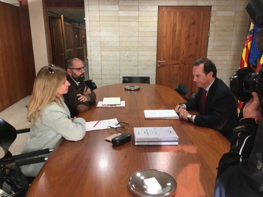 Sin alardes ni obras propias: el PP pide apoyo a un presupuesto 'de mínimos' para no colapsar Alicante