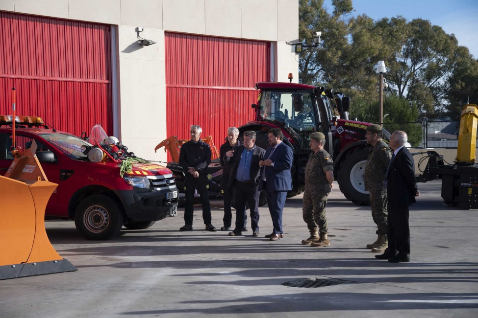 Responsables del Consorcio de Bomberos supervisan los medios. - 