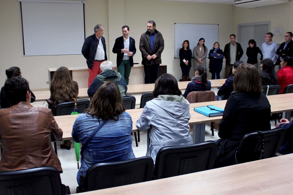 El alcalde de Onda, Ximo Huguet, durante la presentación del taller de empleo. - 