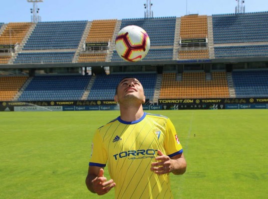 El mediocentro francés Karim Azamoum, a un paso del Elche