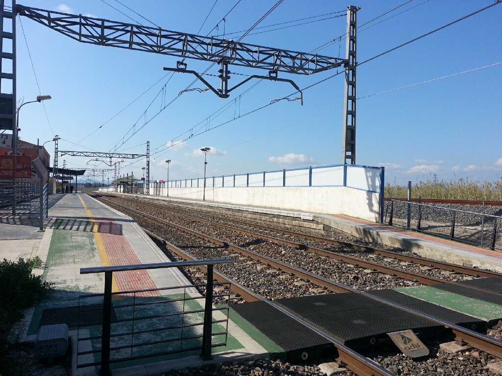 Compromís pide resolver el problema de movilidad de usuarios de la línea C-6 con diversidad funcional