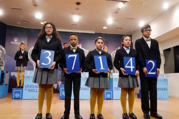 El número 37.142, primer premio del Sorteo Extraordinario del Niño