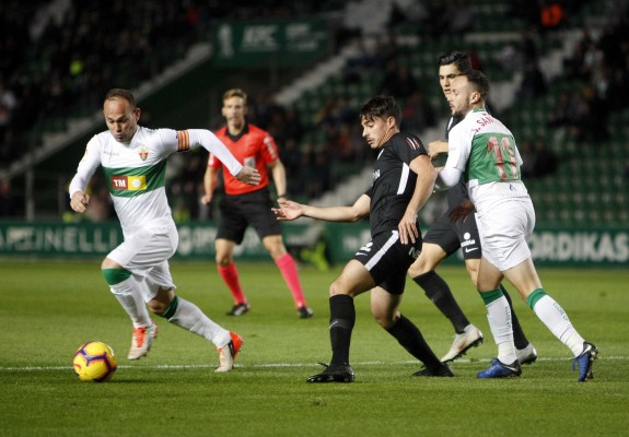 Ocho jugadores del Elche acaban contrato el 30 de junio y pueden negociar ya con otros clubes

