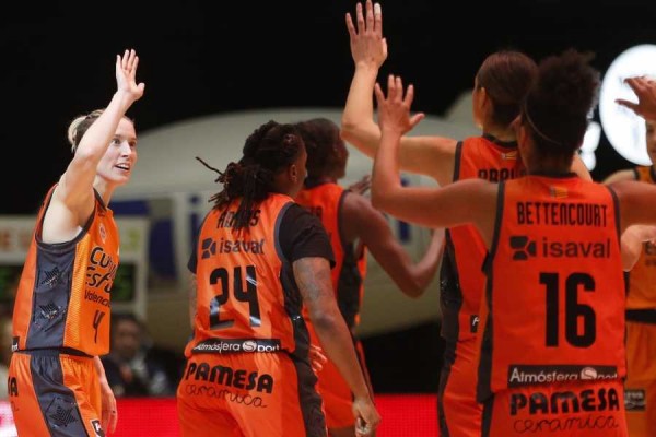 El Valencia Basket examina su evolución en la pista de Perfumerías Avenida