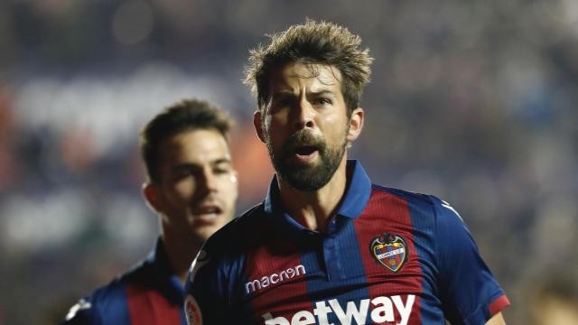 Coke rescata un punto para un Levante superior que acabó con diez jugadores