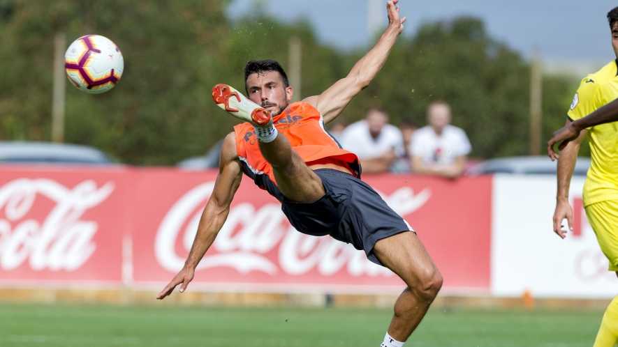 El Villarreal hace oficial la cesión de Sansone y Soriano al Bolonia hasta final de temporada