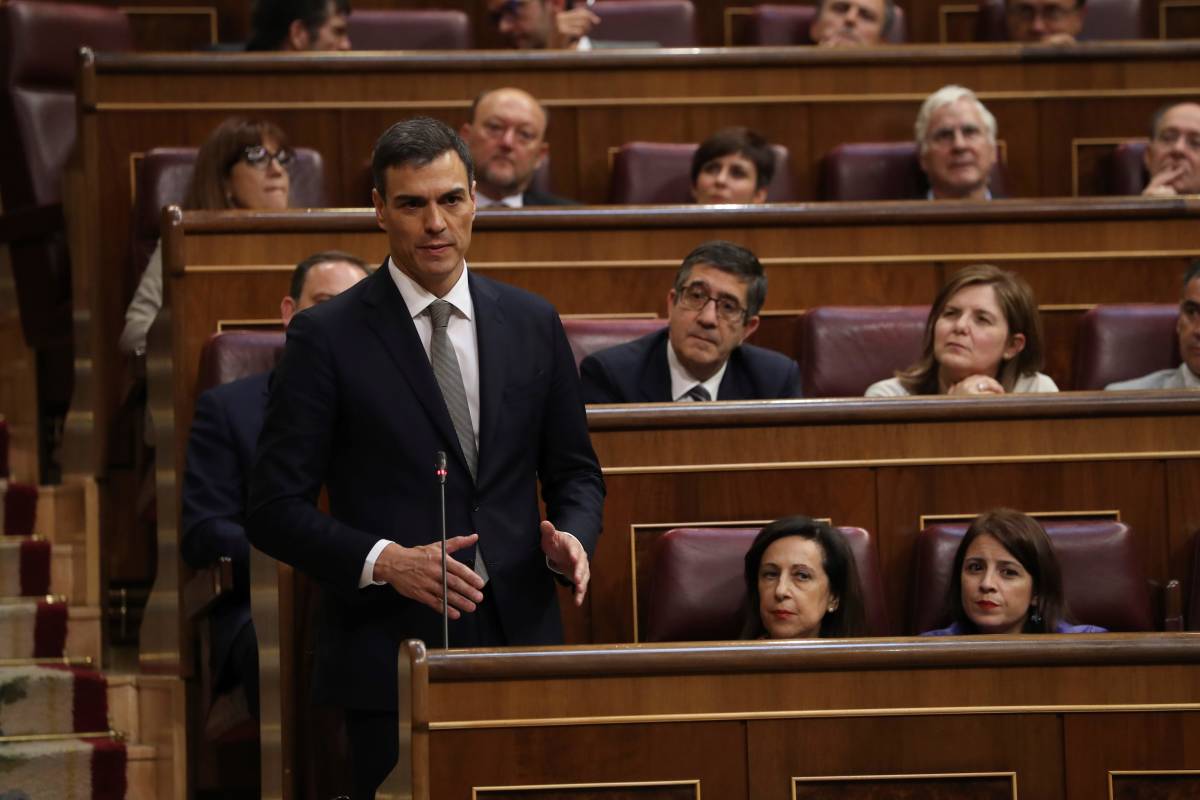 El PSOE cae 2,3 puntos pero sigue aventajando al PP en casi diez puntos