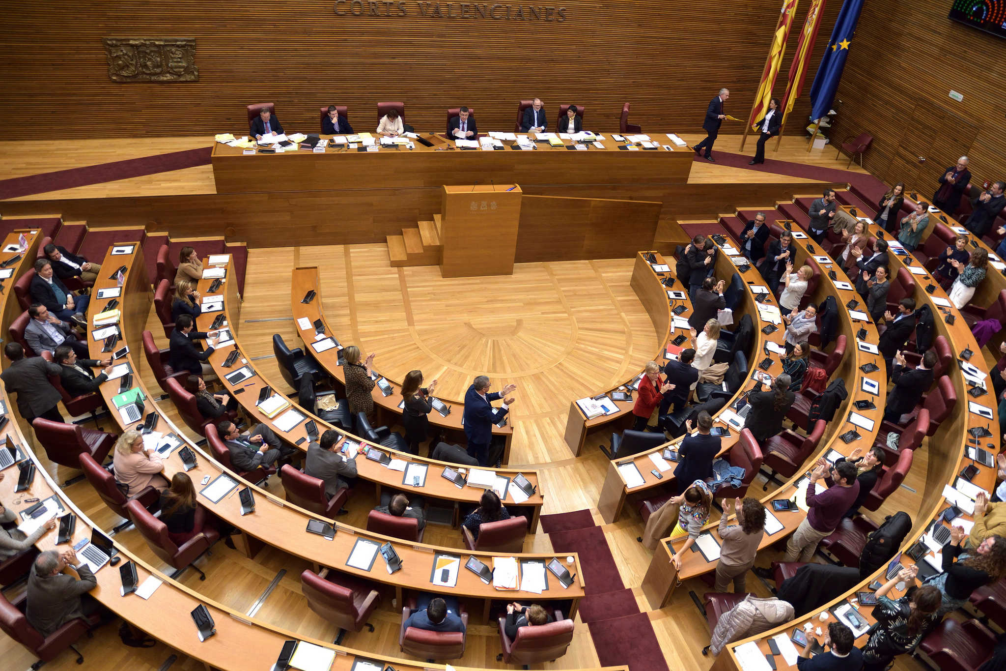 Les Corts pagarán más de 790.000 euros por los dos meses de 'paro' de los diputados