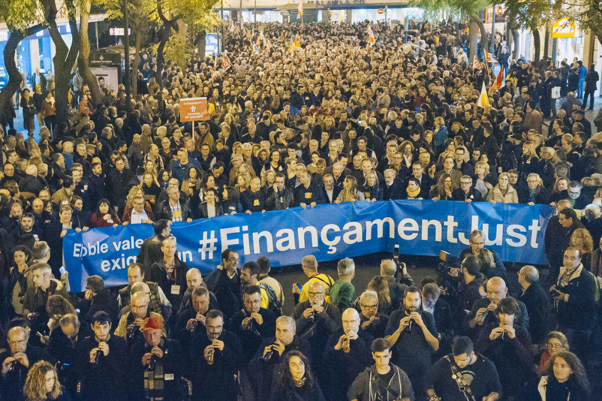 Miembros de la Plataforma Per un Finançament Just acusan un cambio de tono con Pedro Sánchez