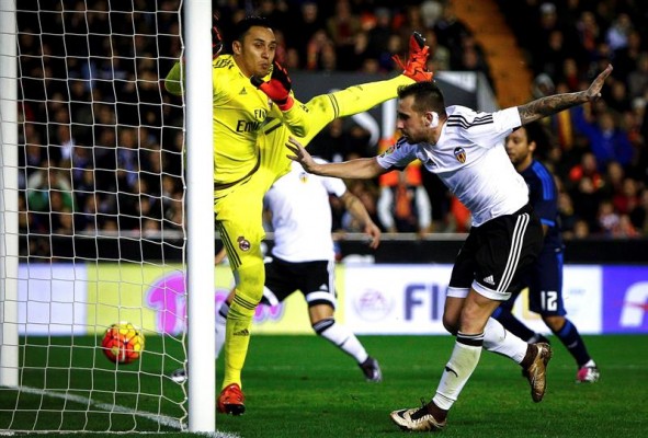 El Valencia deja escapar la victoria ante el Real Madrid
