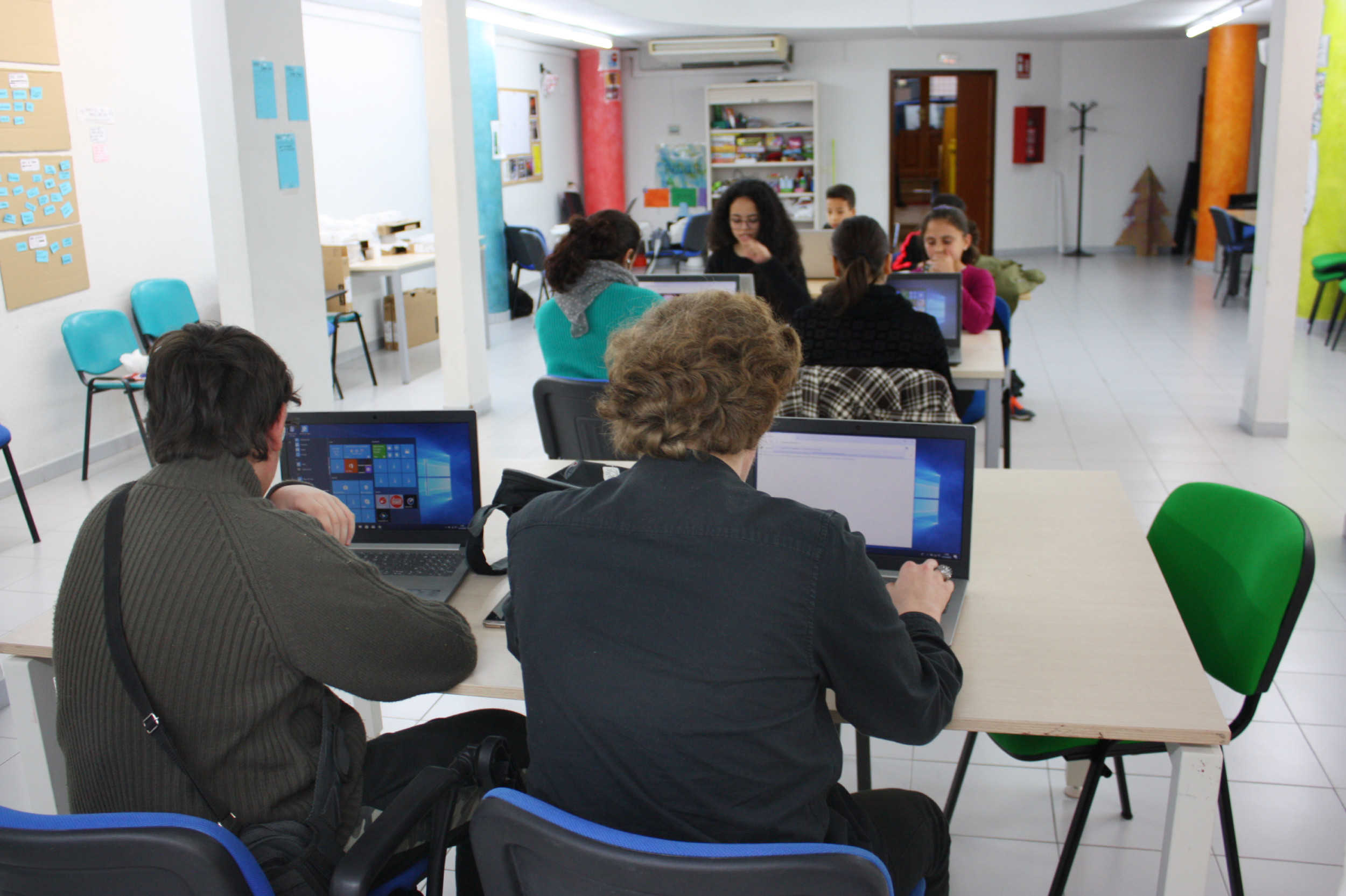 El Ateneu Jove de Almassora estrena con el año un aula de estudio y equipamientos informáticos