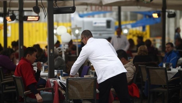 El salario mínimo sube a 900 euros al mes a partir de este martes, el mayor incremento desde 1977