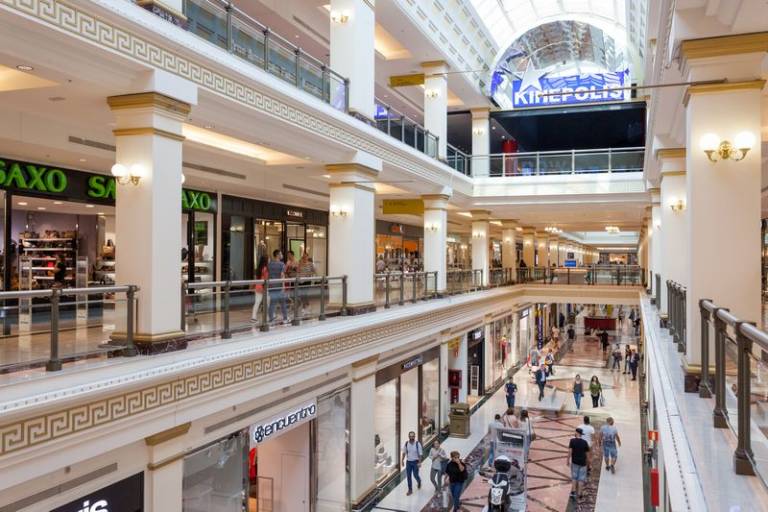 Las grandes superficies prevén un millón de visitas en un festivo clave