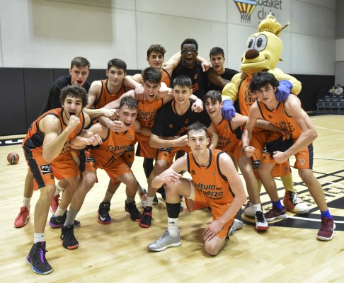 Valencia Basket peleará por el billete para la Final Four tras ganar a un talentoso Barça 