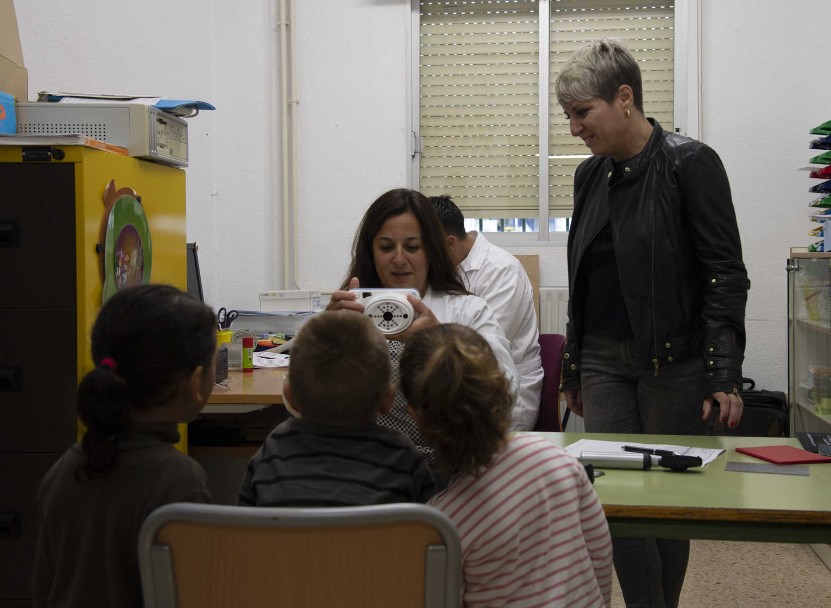 El programa 'Salut al Poble' permite revisar la vista de 1.512 niños de 78 centros escolares del interior