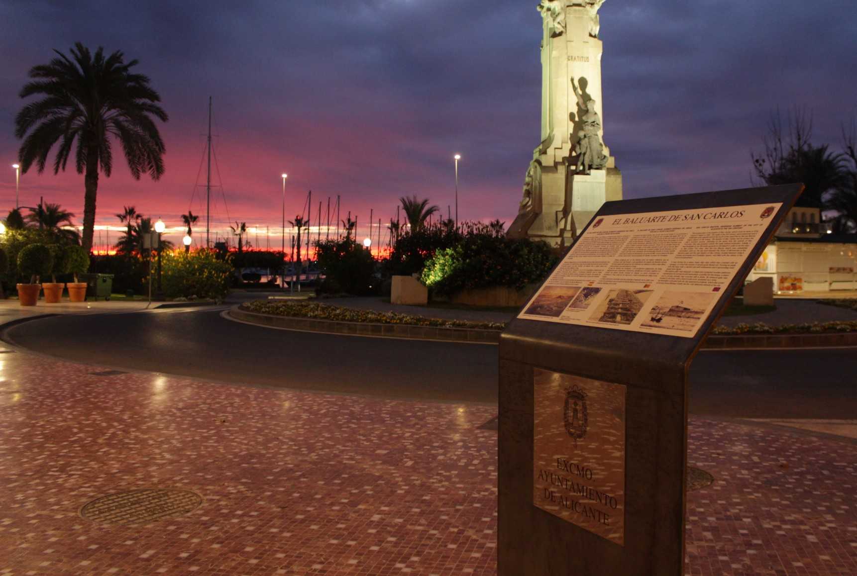 El monolito informativo instalado en La Explanada. - 