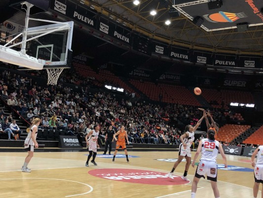El Valencia Basket cierra en la Fonteta un histórico 2018 con victoria ante Ensino (72-56)