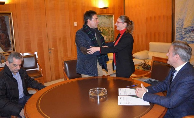 Alicante firma con Adif la cesión gratuita de la última parcela que bloqueaba la Vía Parque