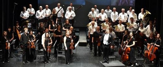 Alicante despide el año 2018 en modo clásico pero con traca final