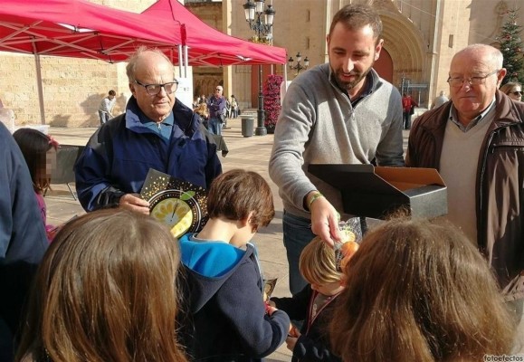 Castellón y Vila-real fomentan que se cambien las uvas por gajos de clementinas para despedir el año