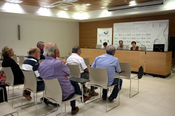 El Ayuntamiento de Almassora da a conocer el proyecto para ampliar aceras en el Camí

Benafelí