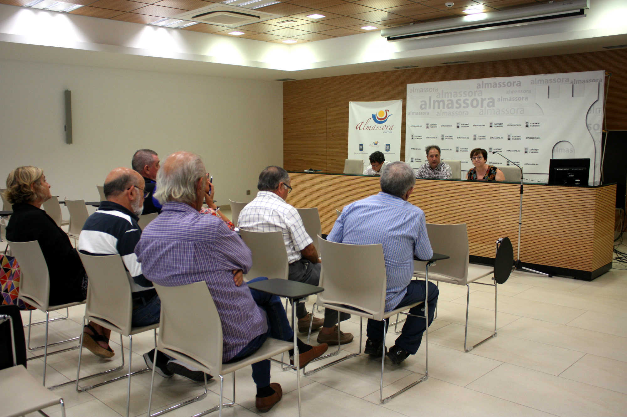 El Ayuntamiento de Almassora da a conocer el proyecto para ampliar aceras en el Camí

Benafelí