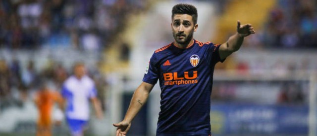 El Valencia hace oficial la cesión de Nacho Gil al Elche hasta final de temporada