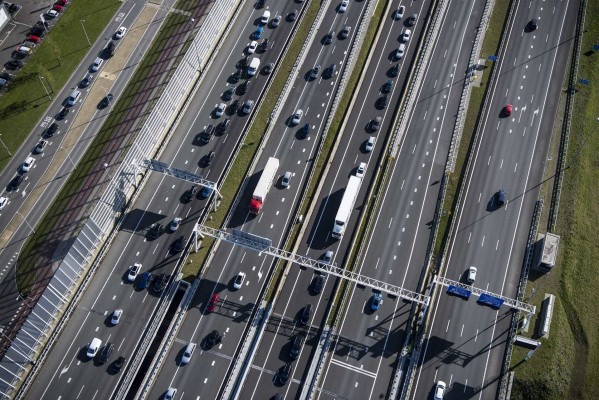 Fomento plantea una primera 'factura' por las autopistas rescatadas de más de 2.000 millones