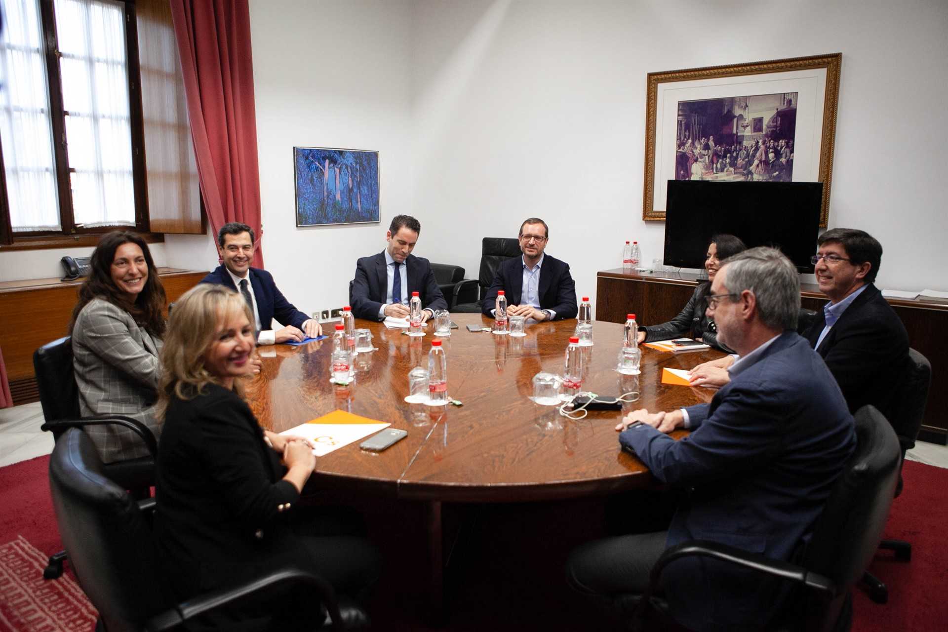 PP-A y Cs cierran su acuerdo en Andalucía con 90 medidas tras pactar el bloque de medidas sociales