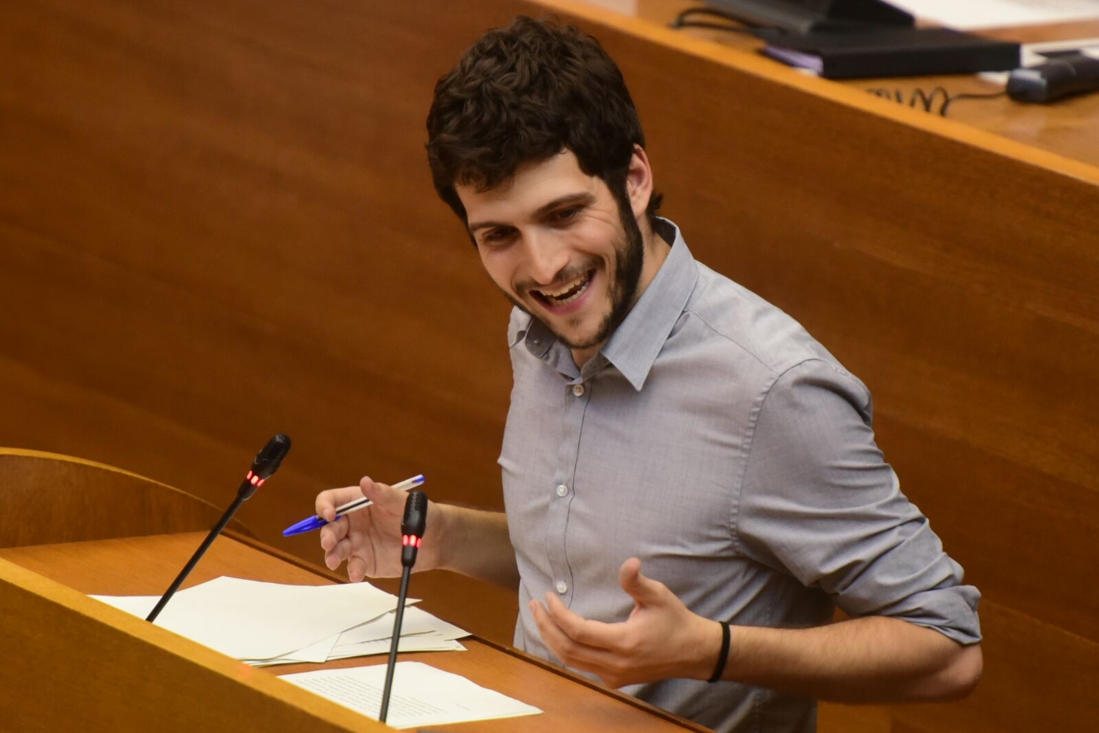 Antonio Estañ, portavoz de Podemos en Les Corts durante su intervención. Foto: KIKE TABERNER - 