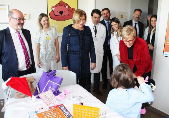 Ana Barceló, primera consellera que visita el Hospital de Torrevieja en cuatro años