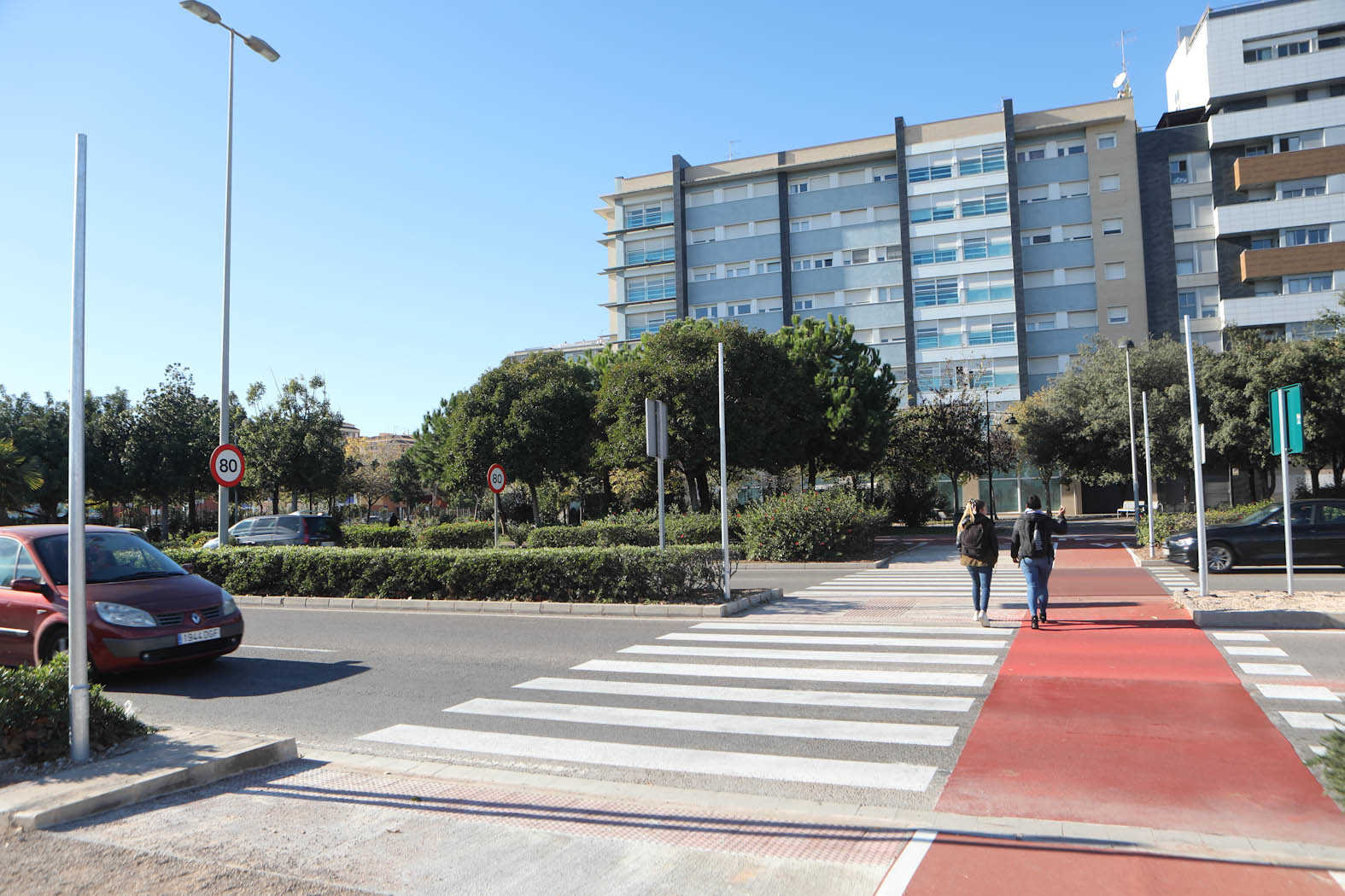 Castellón ensaya su primer paso de peatones con iluminación inteligente