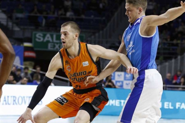 Matt Thomas sufre una contusión en la tibia y el menisco izquierdo pero se espera que pueda entrenar con normalidad
