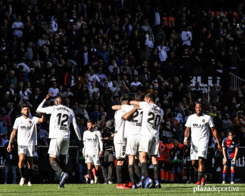 Cuatro goles de defensas han dado cinco puntos al Valencia
