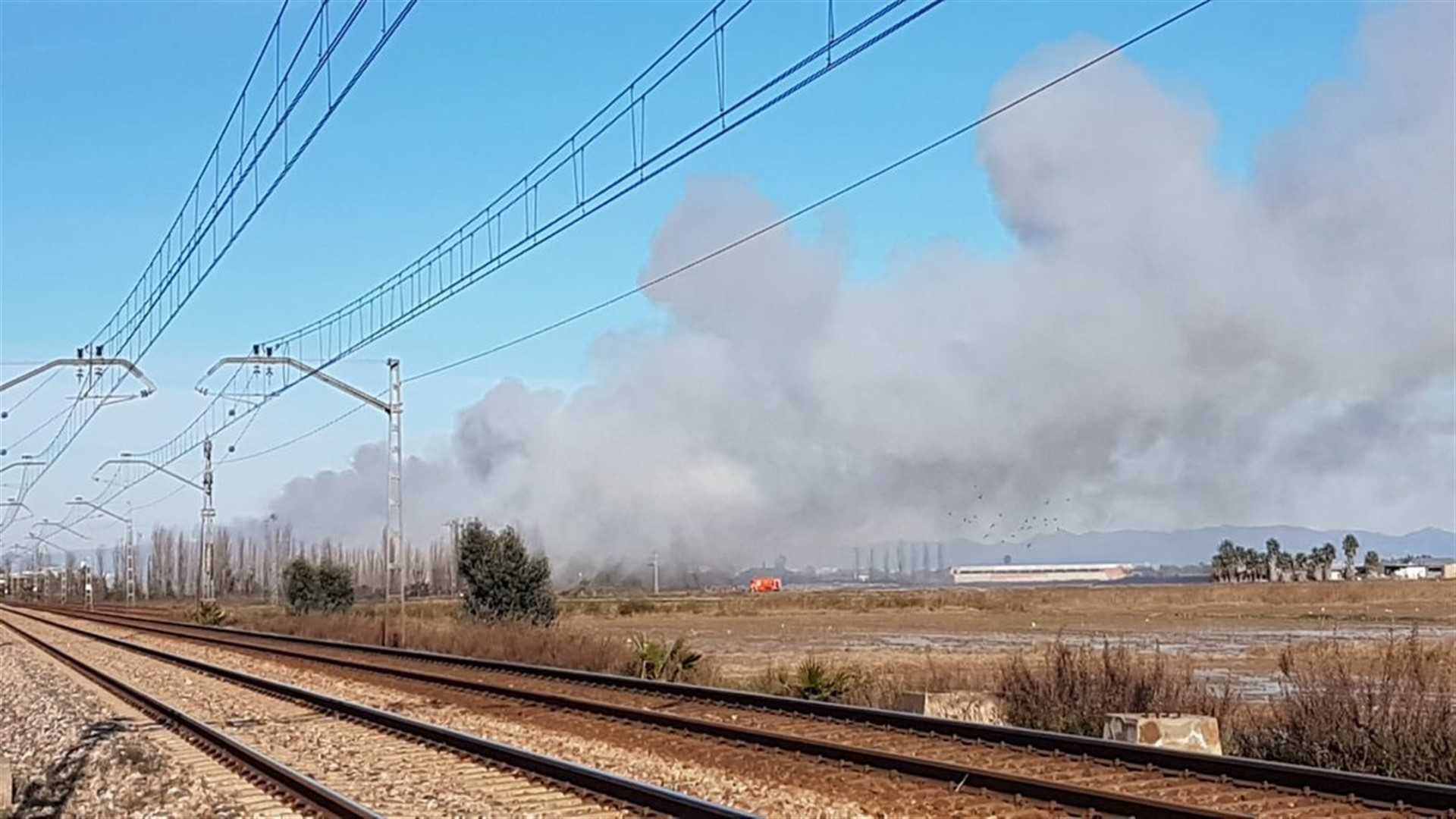 Estabilizado el incendio declarado en una fábrica abandonada en Sollana
