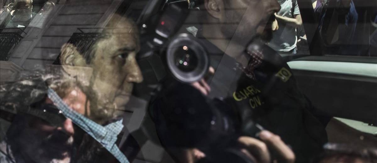 Zaplana sigue ingresado y su familia lamenta el sufrimiento al no poder verlo