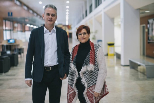 Pablo Iglesias y sus candidatos arrasan a la lista alternativa valenciana