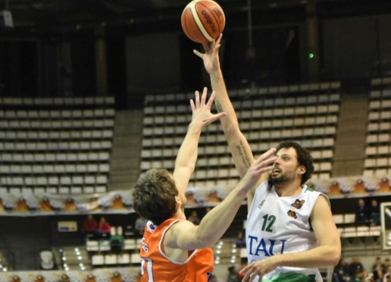 El Tau Castelló se hunde ante un rival directo y despide el año con las peores sensaciones (59-72)