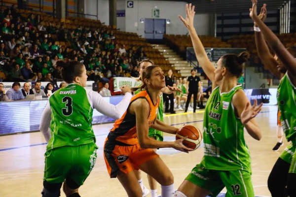 Valencia Basket se clasifica para la Copa de la Reina con un partidazo en Vitoria (59-79)