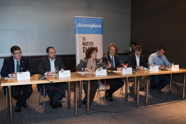 El fin del impuesto al sol impulsa a las renovables, que advierten: la legislación llega tarde