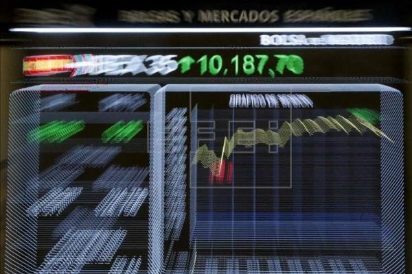 El Ibex estrena el año con caídas superiores al 2%